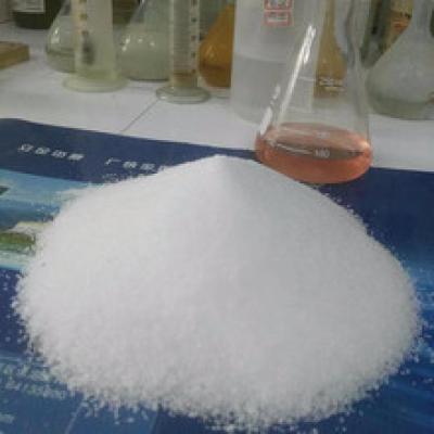 阴离子聚丙烯酰胺可以适用于碱性或者中性的溶液中，常用在污水处理领域。但是，阴离子聚丙烯酰胺具有有限性，当处于酸性溶液中时，就很难处理。